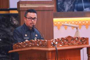 Pj Walikota Pekanbaru Sampaikan Nota Keuangan Perubahan APBD 2024 dan APBD 2025