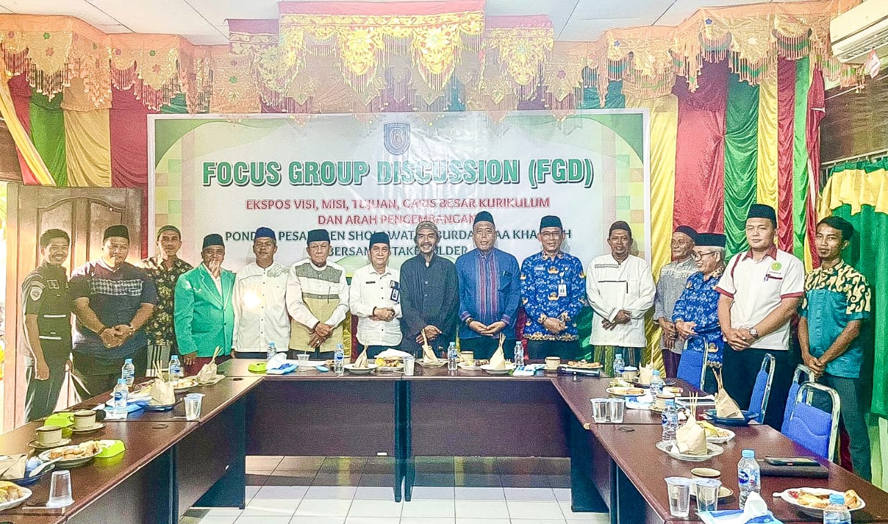 Popshol Ãl Burdah Ekpos Kurikulum dan Arah Pengembangan