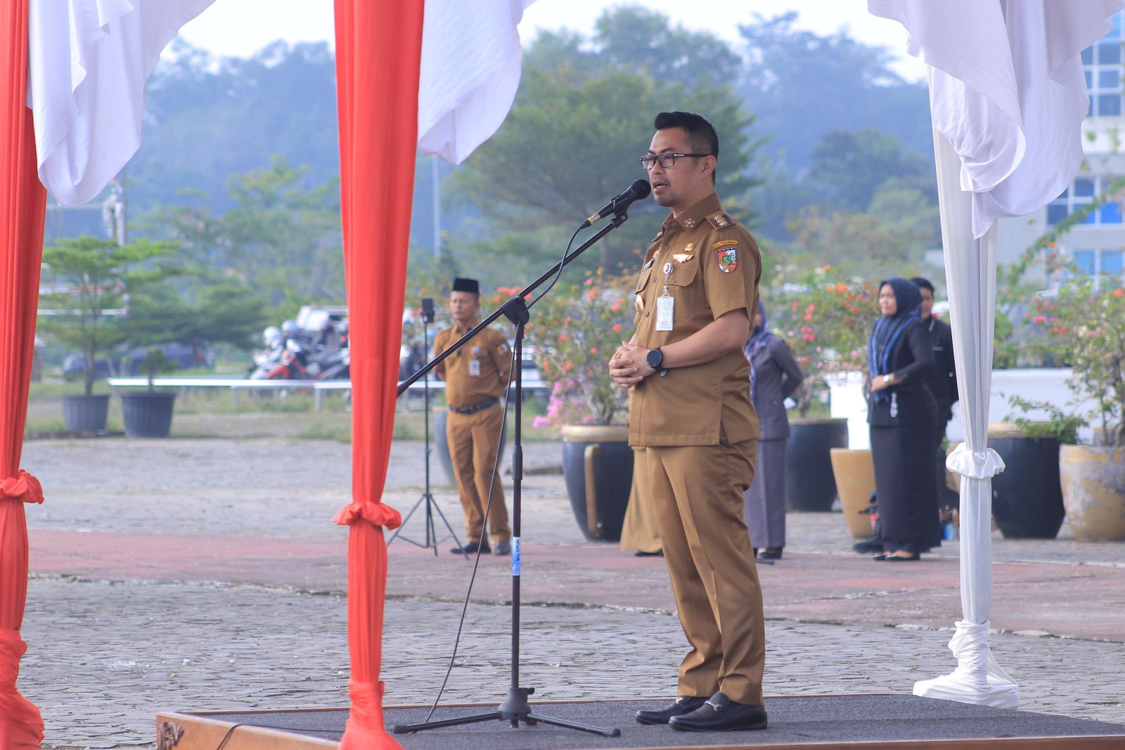 Pj Wali Kota Pekanbaru Sampaikan Arahan Penting dalam Upacara Bendera