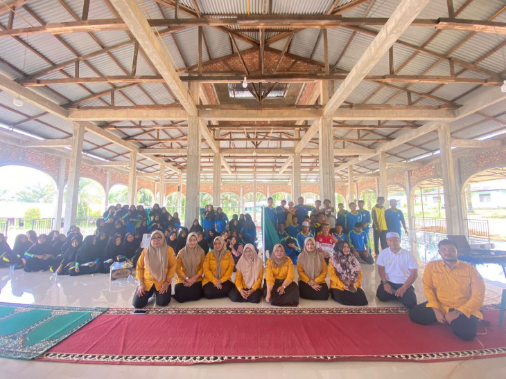 Forum PUSPA Madani Kampar Lakukan Sosialisasi Anti Bullying Bagi Santri Dan Santriwati Di PP Darusakimah