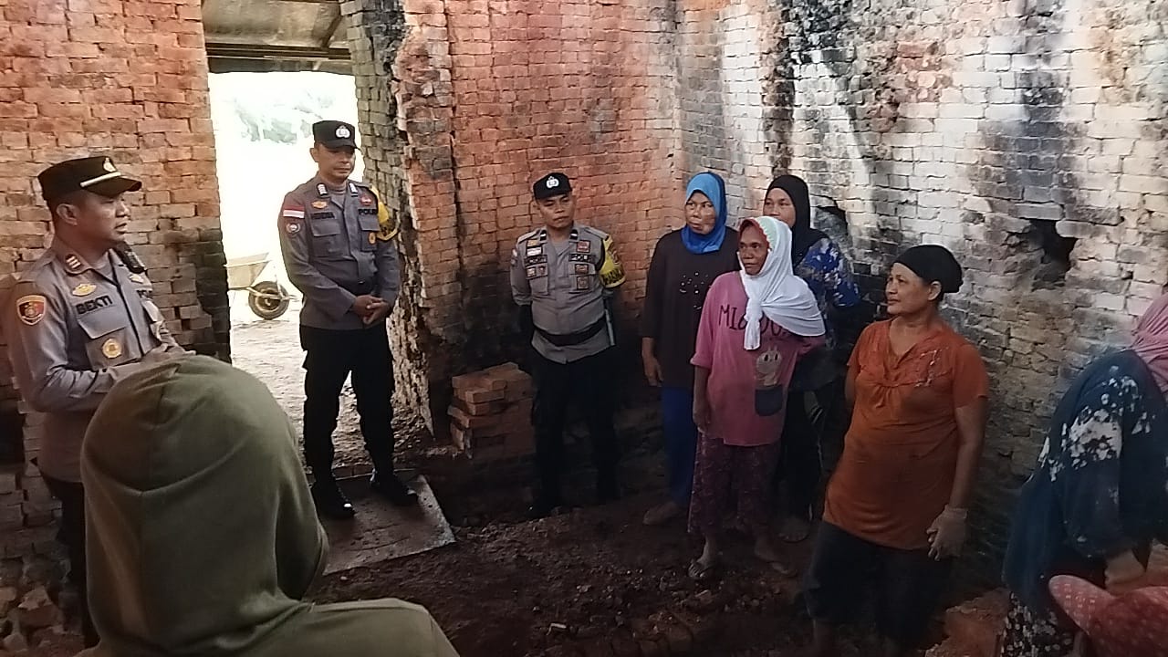 Personil Polsek Bantan Datangi Para Pekerja Wanita di Kecamatan Bantan Rilis Rilis