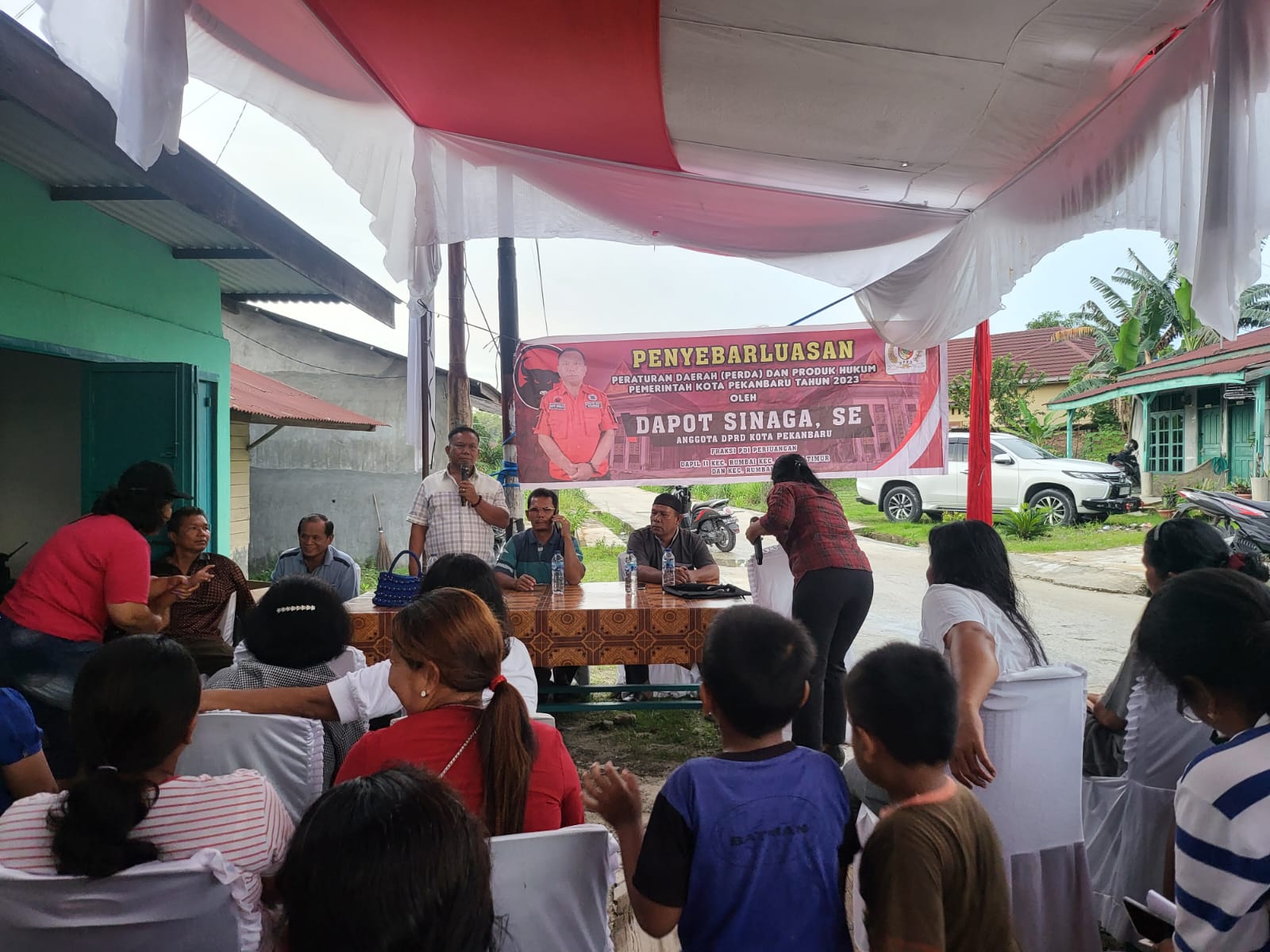 Dapot Sinaga Laksanakan Penyebarluasan Perda Retribusi Sampah