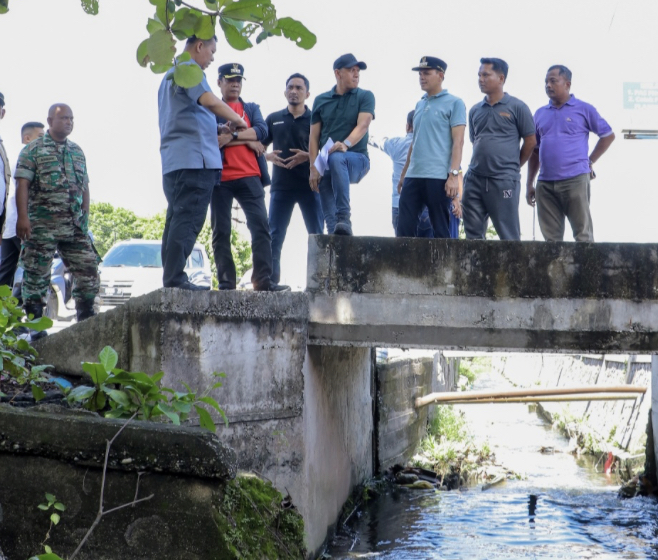 Pj Wali Kota Pekanbaru Tinjau Perbaikan Jalan dan Parit di Jalan Suka Karya