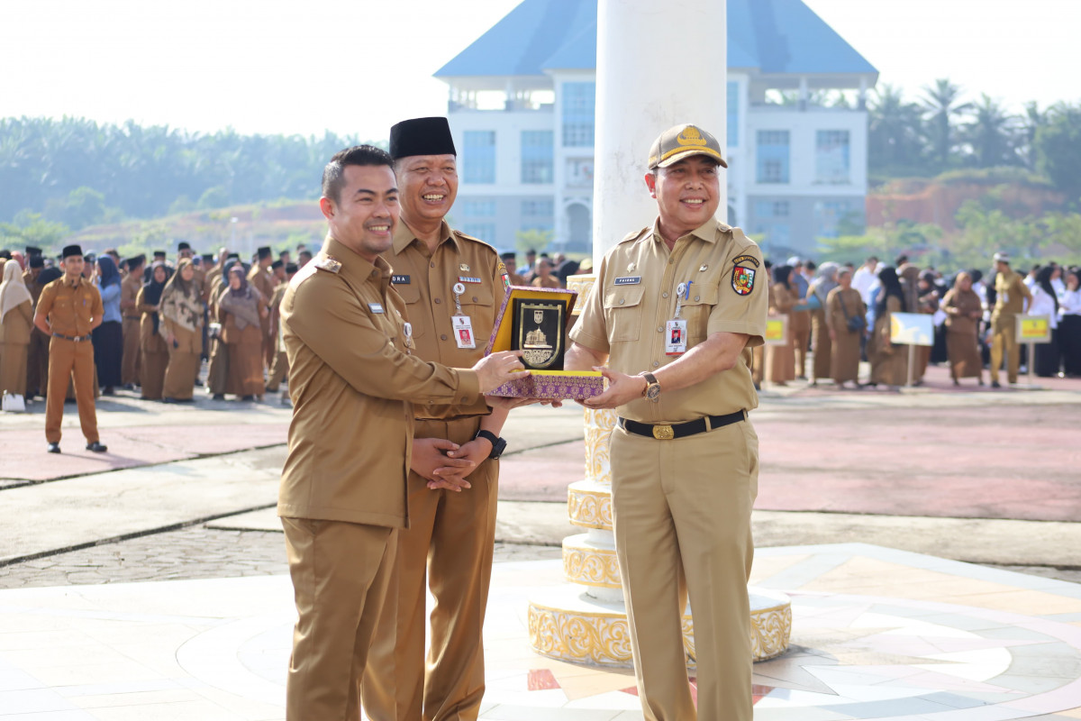 Pj Wako Pekanbaru Pimpin Pelepasan Purna Bakti Kepala Badan Kesbangpol Kota Pekanbaru