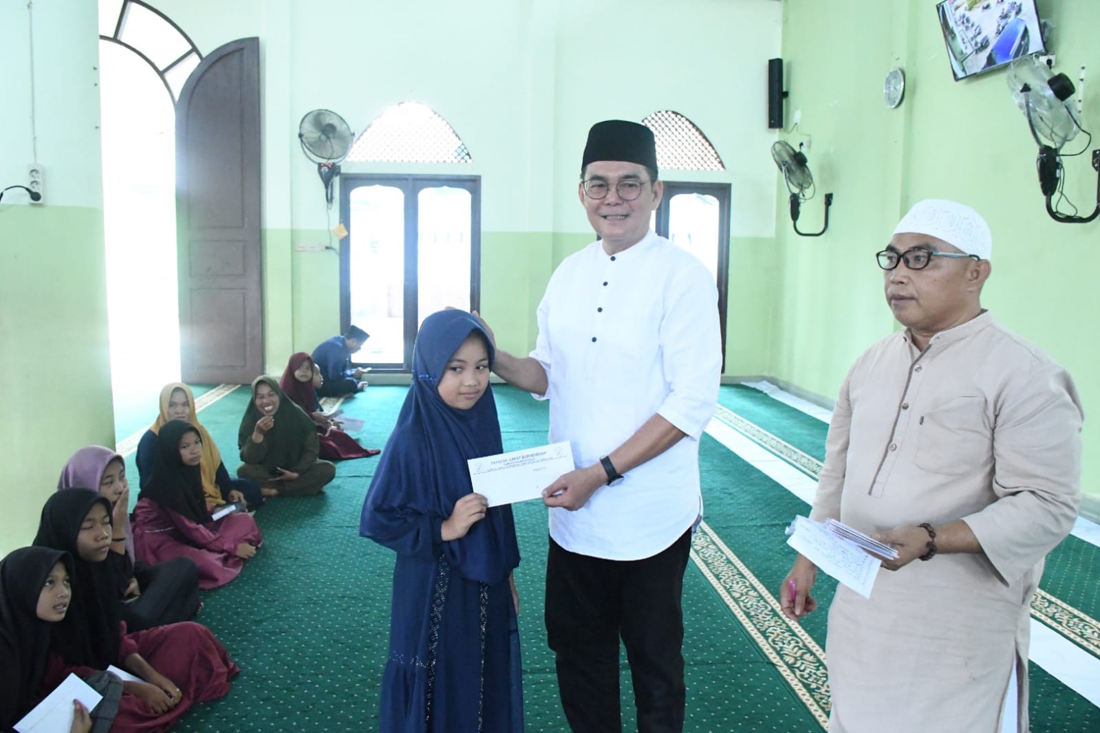 Yayasan Jumat Bersedekah Santuni Anak Yatim, Suwarto: Kami Ingin Anak Yatim Ikut Bahagia