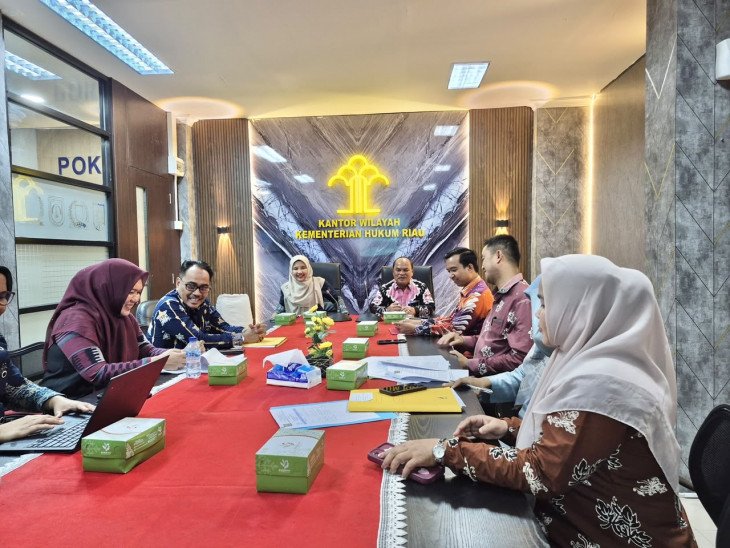 Pemkab Kampar Bahas Rancangan Perbup Pengelolaan Perparkiran di Kementerian Hukum Riau