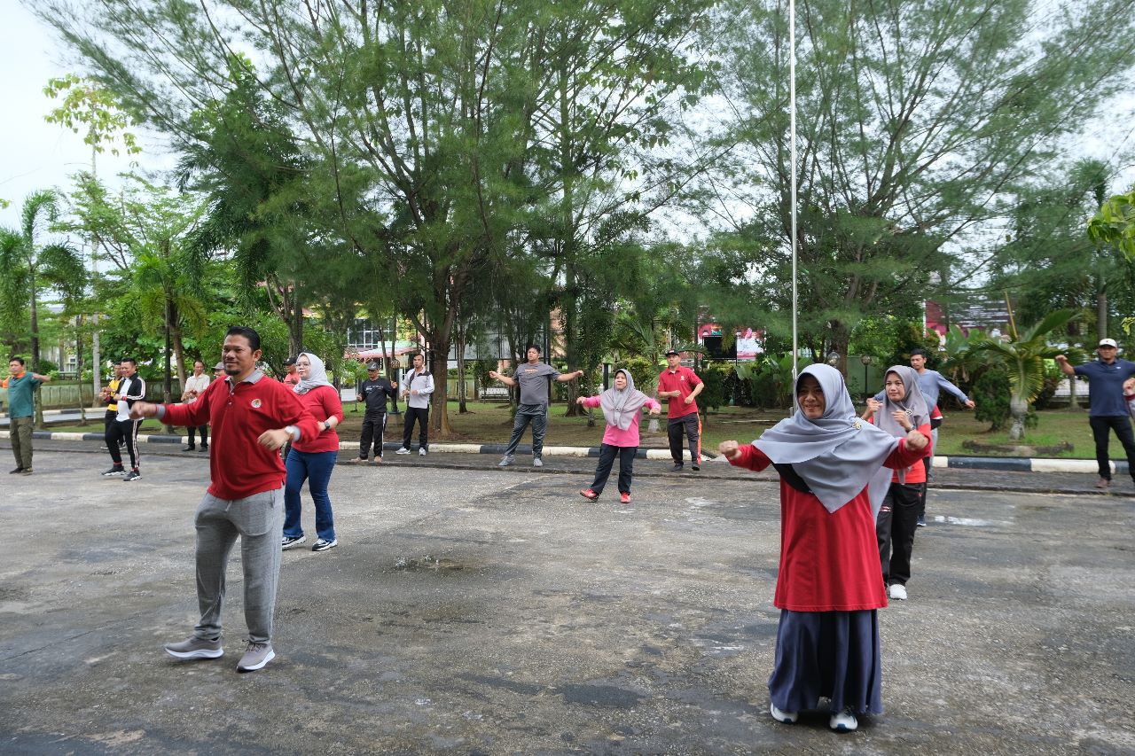 Laksanakan GERMAS, DWP Dinas Perkebunan Gelar Senam dan Pemeriksaan Kesehatan