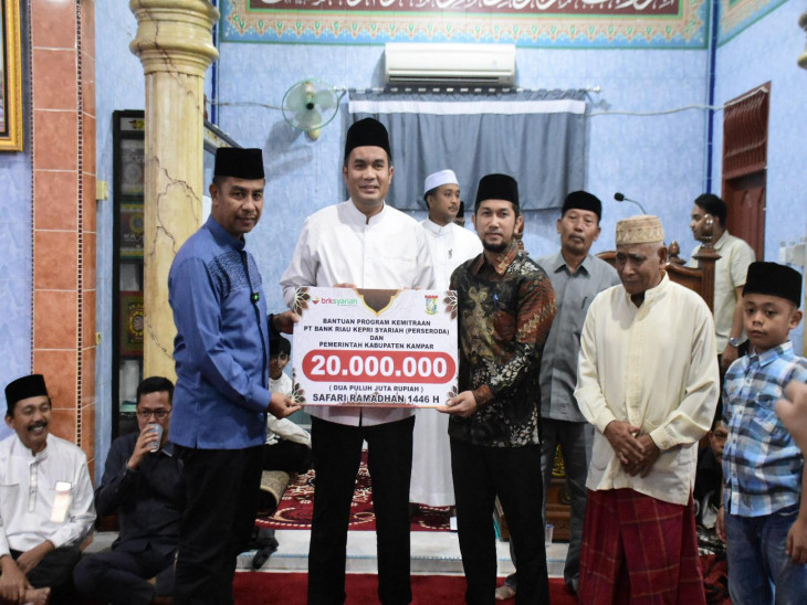 Malam ke- 22 Ramadhan, Bupati Kampar Safari Ramadhan di Masjid Nururrahman di Desa Sungai Pinang