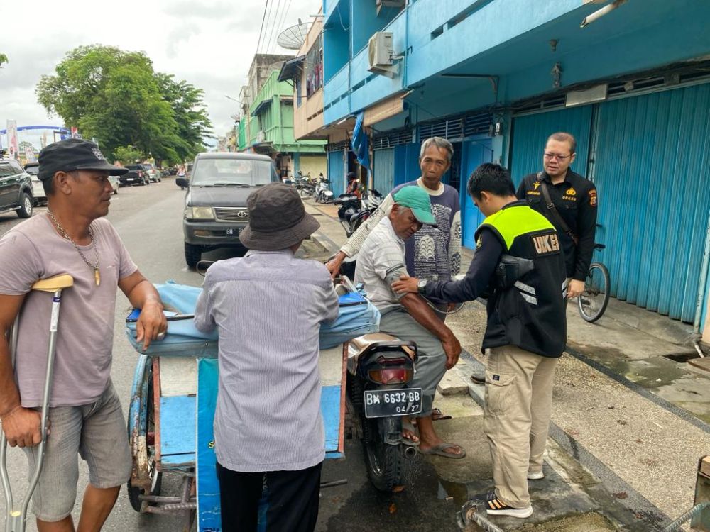 Dokkes Polres Inhu Imbau Pemilu Damai Sambil Patroli Kesehatan