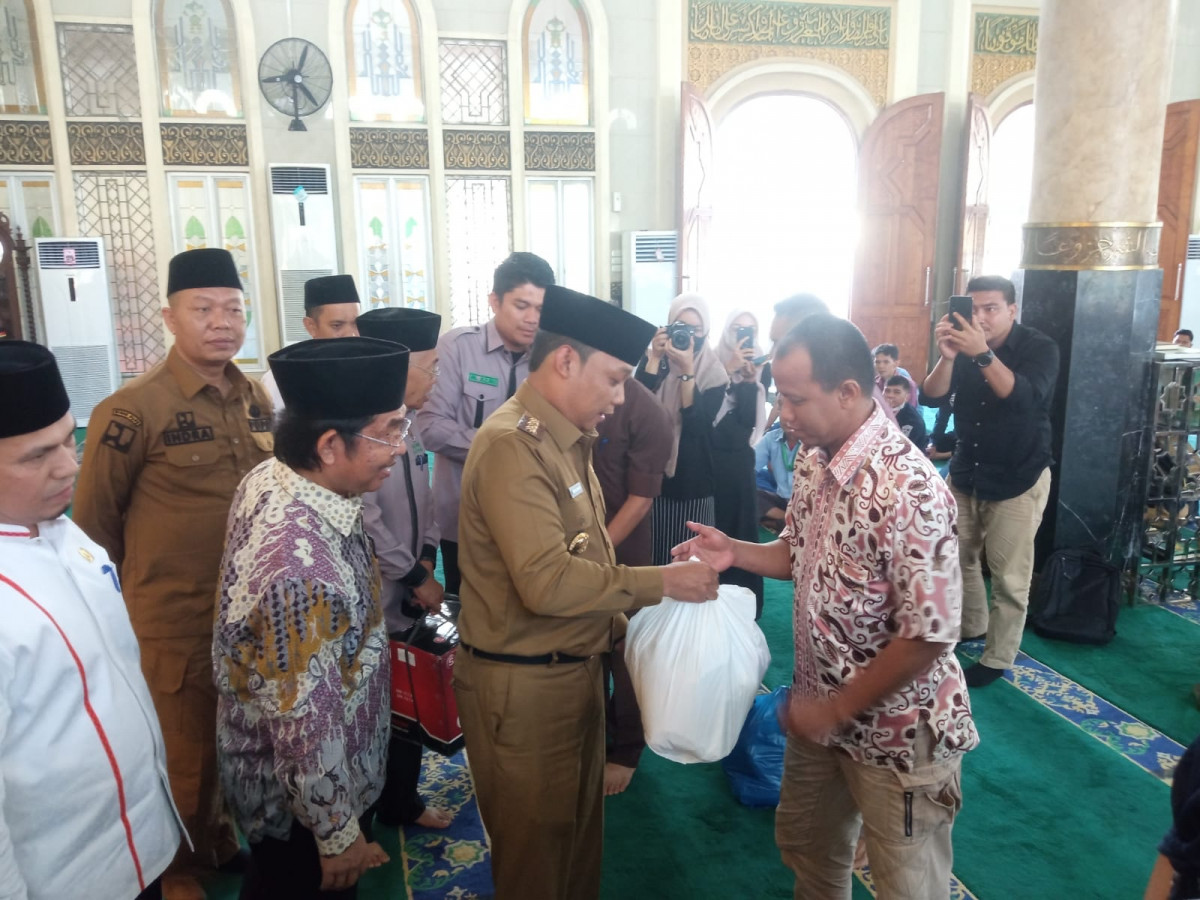 Ikut Distribusikan Zakat, Pj Walikota Komit Upayakan Zakat Pekanbaru Terus Meningkat