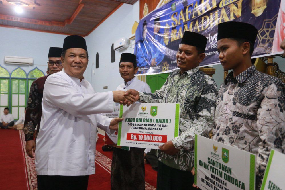 Pemprov Riau Salurkan Bantuan untuk Warga Bukit Kapur