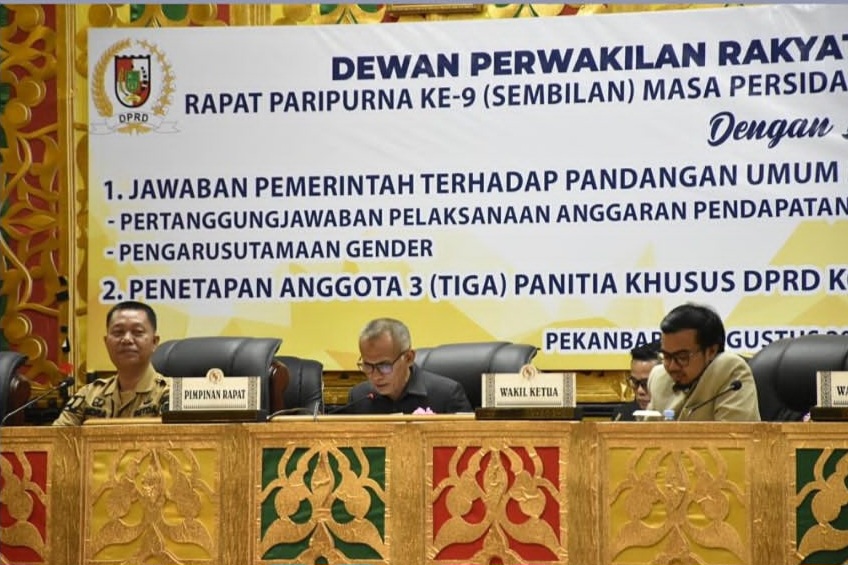 Rapat Paripurna DPRD Pekanbaru Terkait Penyelenggaraan Angkutan Massal di Pekanbaru