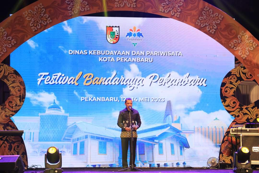 Pemko Pekanbaru Serahkan Penghargaan Pekanbaru Tourism Award 2023 Untuk Insan Pariwisata Pekanbaru