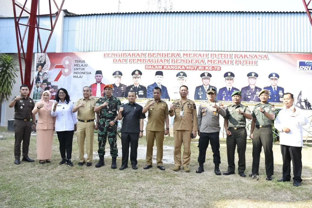 Ketua DPRD Pekanbaru Ikut Hadiri Pengibaran Bendera Raksasa di Menara RRI Pekanbaru
