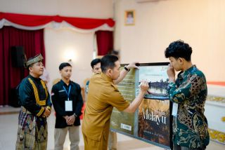 Plt Kadisdik Riau Hadiri Peluncuran Buku Memeluk Melayu Karya Griven H Putera