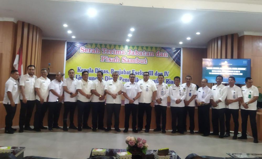 Serah Terima Jabatan, Kadisdik Riau Tengku Fauzan Siap Permudah Pelayanan