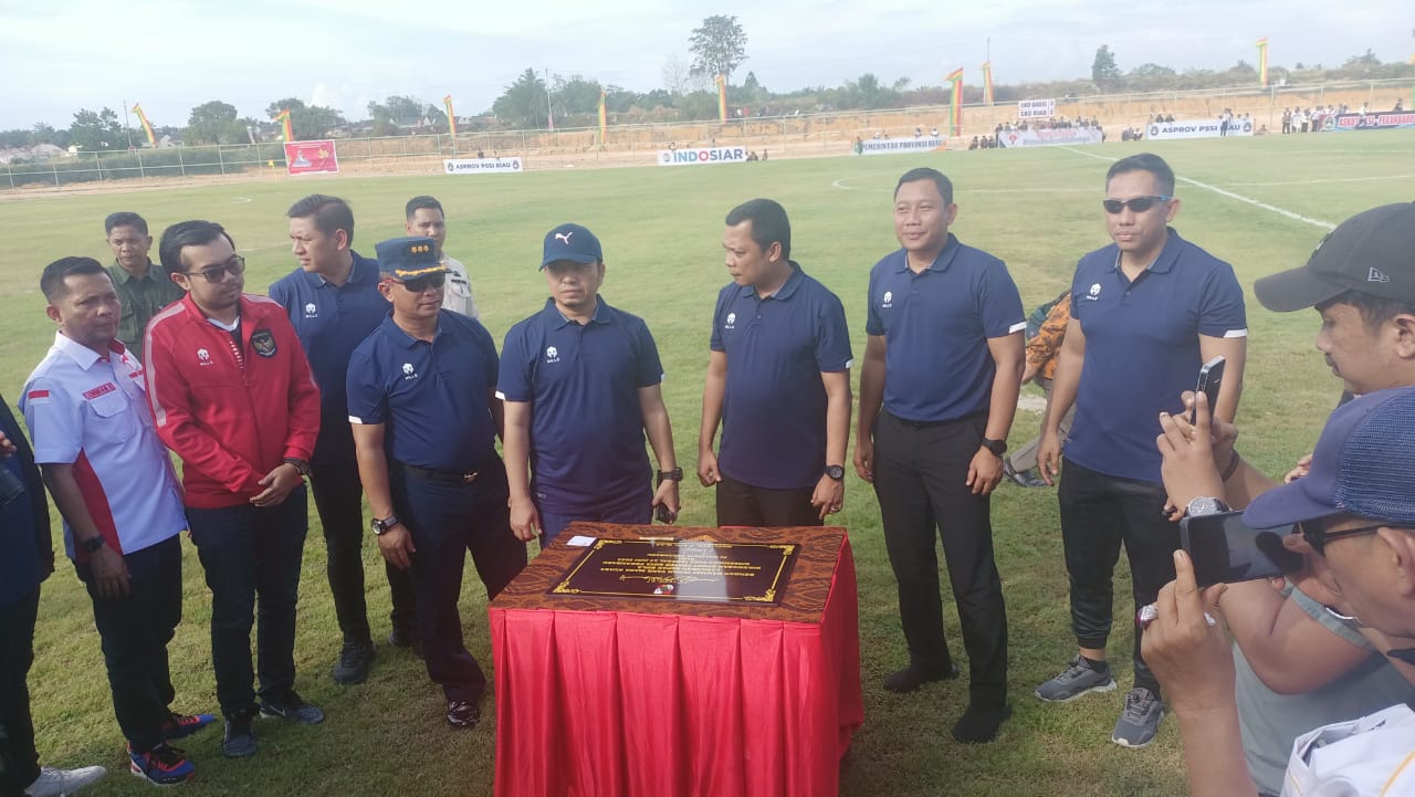 Ketua DPRD Pekanbaru Resmikan Lapangan Sepakbola Sportcenter Pekanbaru