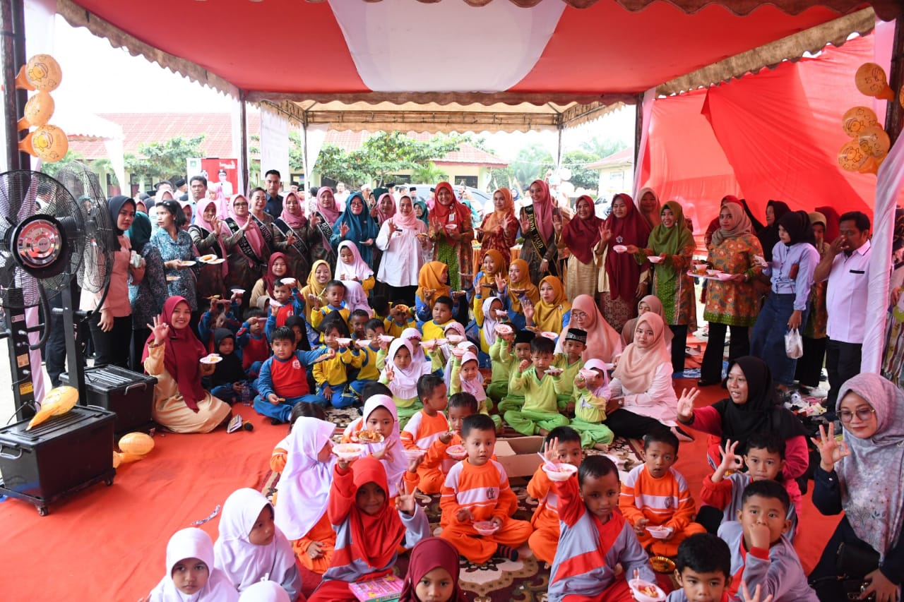 Bupati Kasmarni Kenalkan Pangan Lokal pada Anak Sekolah dan Anak Usia Dini