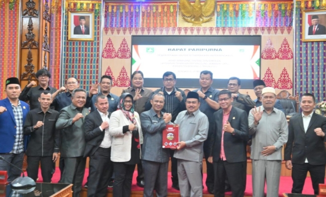 Bupati Bengkalis Sampaikan LKPJ Tahun Anggaran 2023 Kepada DPRD Bengkalis