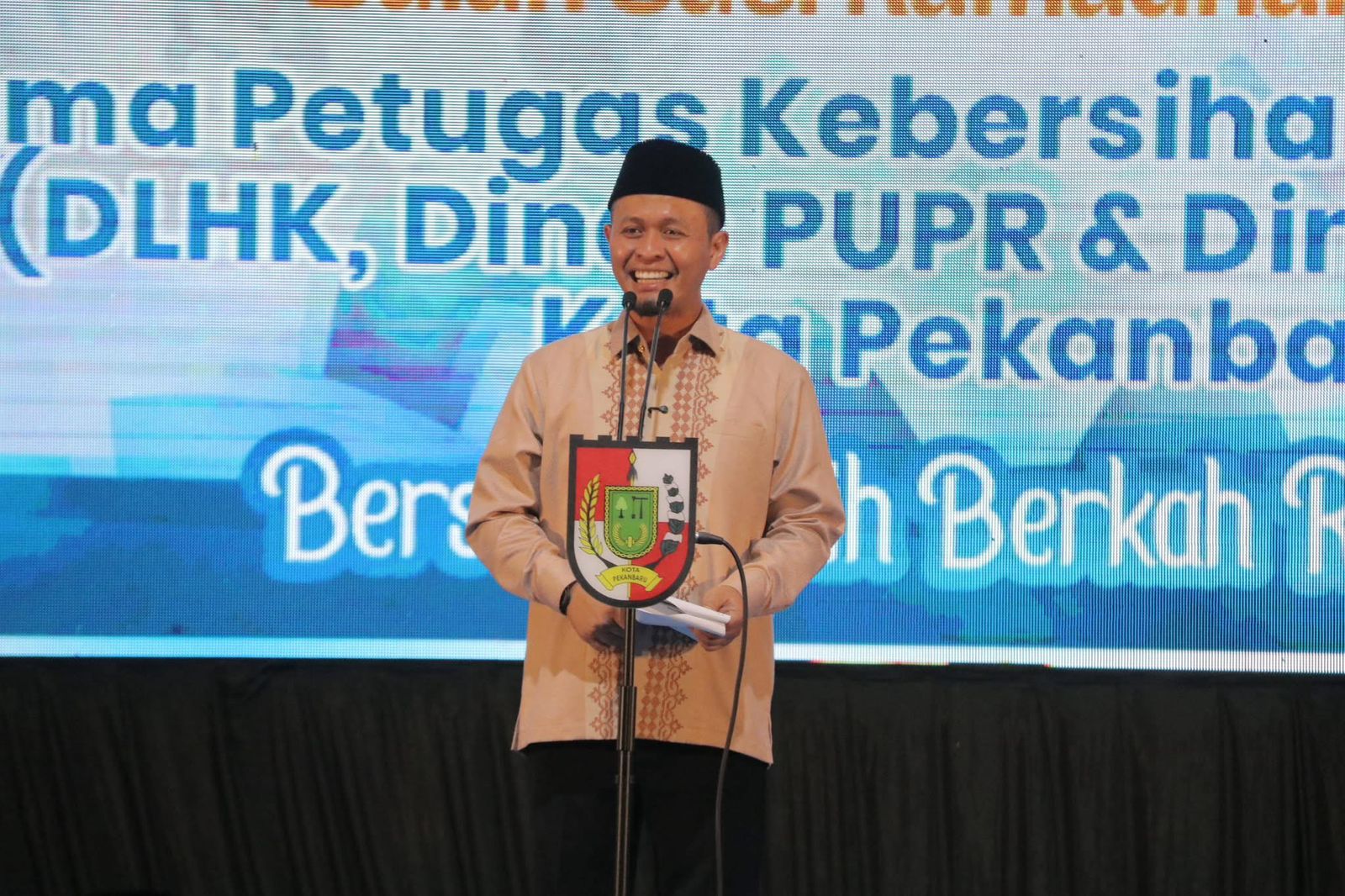 Wali Kota Pekanbaru Apresiasi Petugas Kebersihan, Janjikan Kenaikan Gaji Jika Raih Adipura