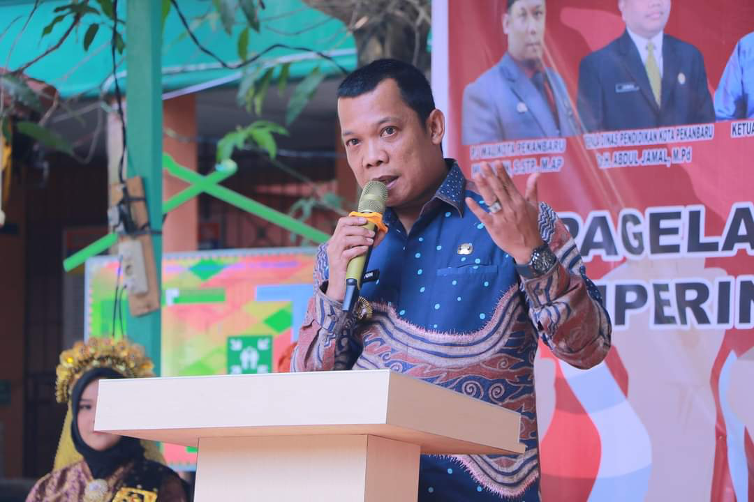 Lepas Pawai Sumpah Pemuda SDN 18 dan SDN 20, Pj Wali Kota Sebut Keberagaman adalah Pondasi Membangun Pekanbaru