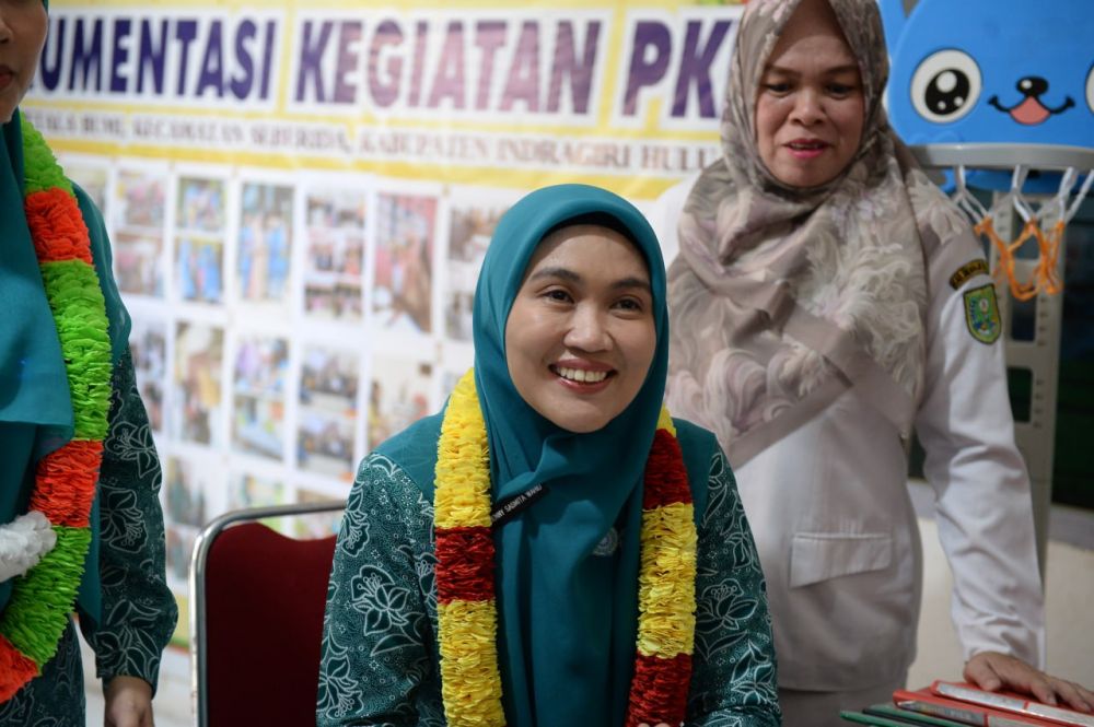 Bunda Literasi Henny Sasmita: Menyalakan Minat Baca di Tengah Gempuran Sosial Media